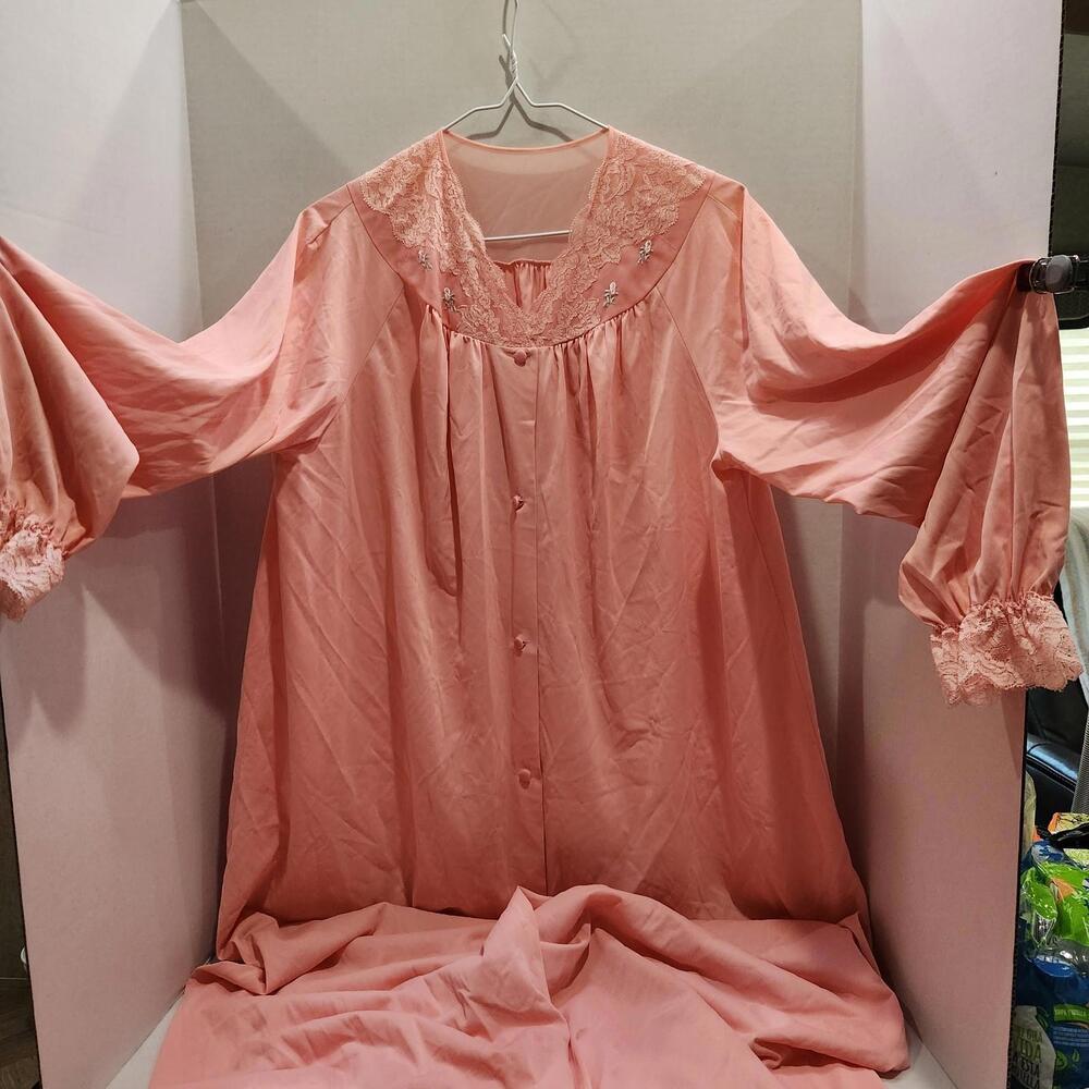 Vintage Shadowline long Pink button Robe w/ Lace ~ Long Sleeves ~ Size Large